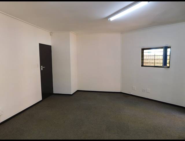 107M² OFFICE TO LET IN FERNDALE